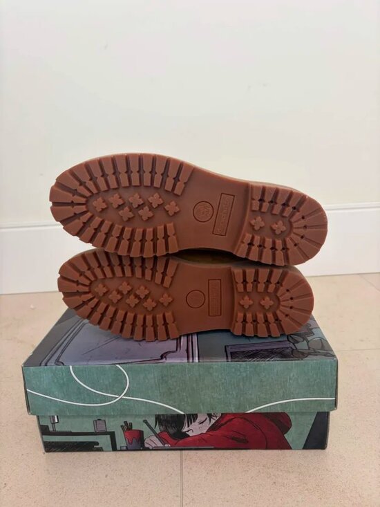 Derschutze Thangka Boots Wheat US 9.5 EU 43 New in Box Wearable Art
